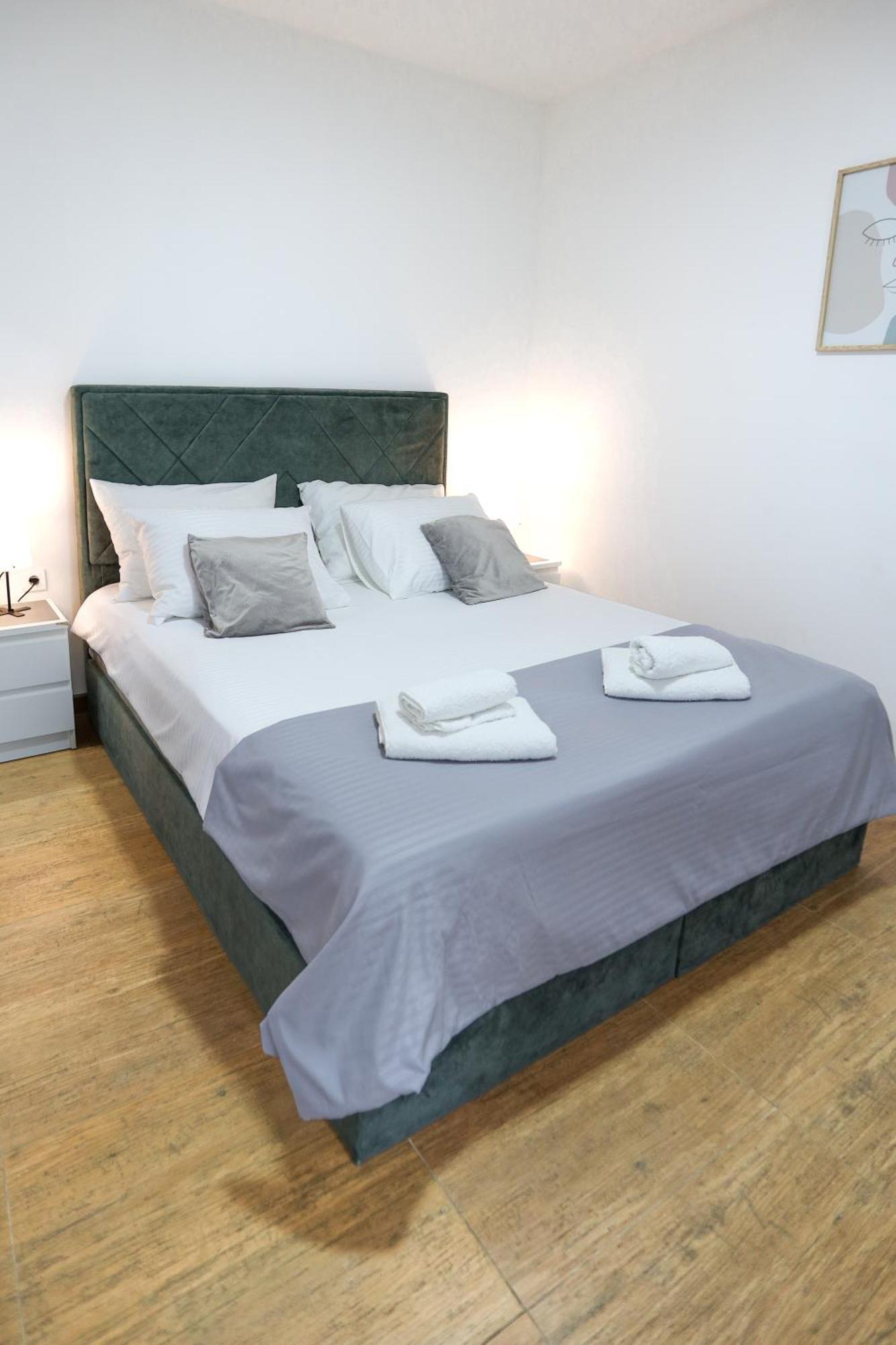 Airport Stay Apartments Surčin Exteriör bild